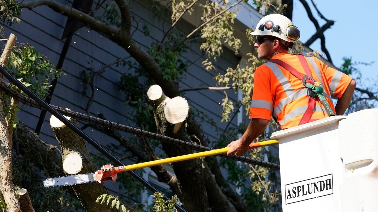 Duke Energy continues to restore power in Carolinas - YouTube