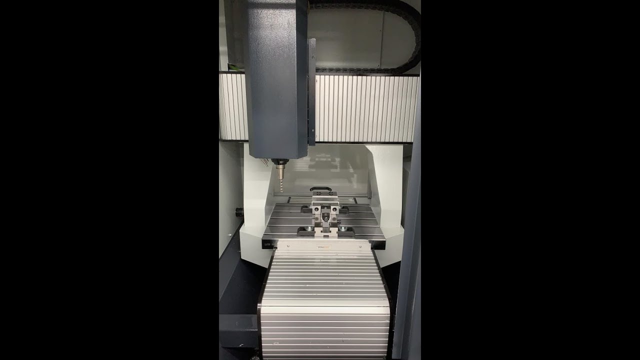 FS3MG mit Hiteco-HSK40-Spindel 8kW - YouTube