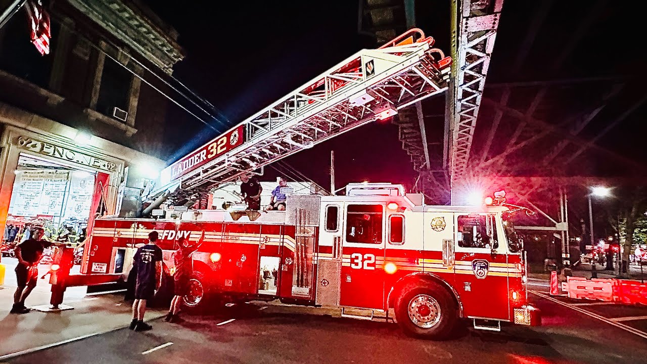 **BRAND NEW SEAGRAVE FDNY LADDER 32** CONDUCTING LADDER CHECK OUTSIDE
