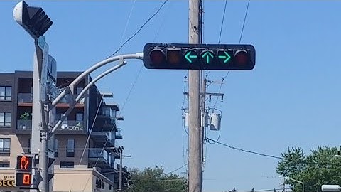 Split Phasing With 3 Green Arrows at Chem. des Quatre-Bourgeois & Av. Bégon in Quebec City!