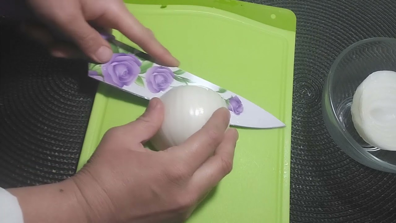 Corte Brunoise en Cebolla Perla.