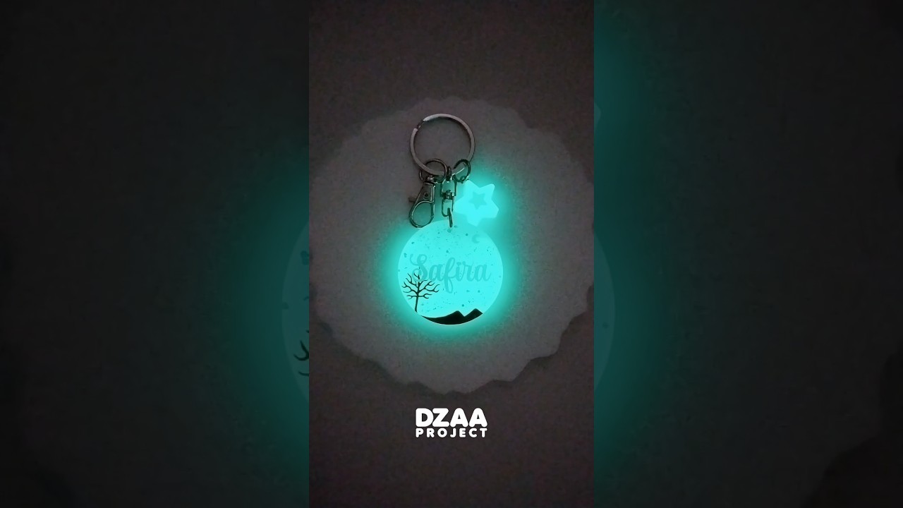 Salah satu yg best seller, glow in the dark midnight blue resin keychain 💙✨