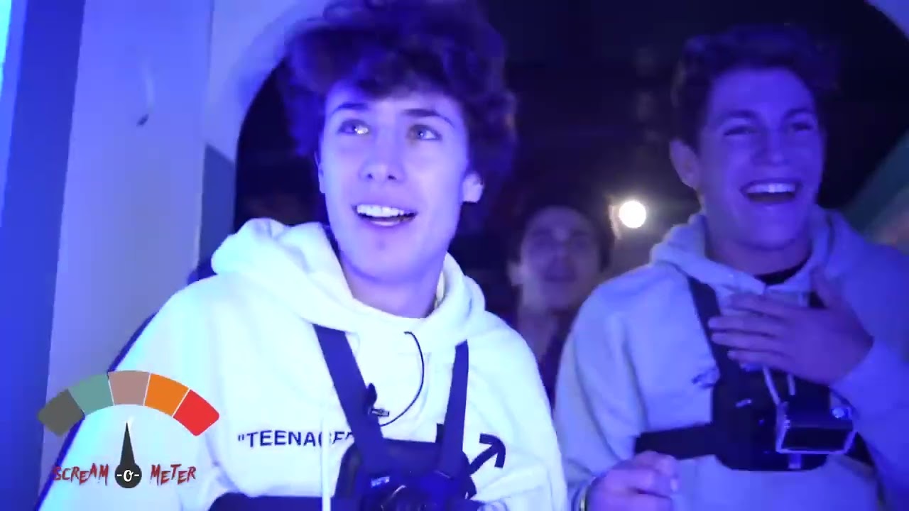 Brent Rivera! Last to SCREAM Wins 10 000 - Scary Haunted House Challenge