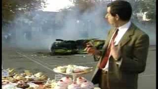 MR.BEAN MINICOOPER APLASTADO