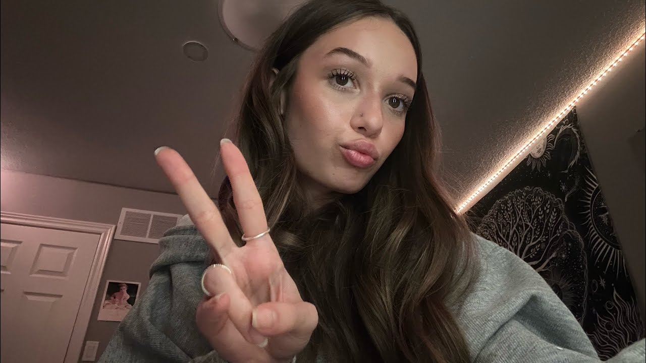 Trying ASMR for the first time (mouth sounds, tapping, hand movements)