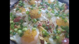 Как пожарить яйца с луком и помидорами. Яичница Как пожарить яйца с луком и помидорами. Яичница