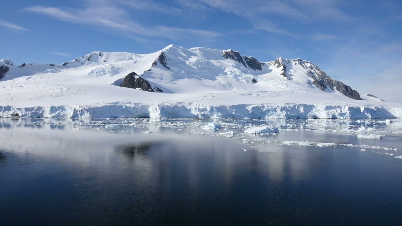 Cool！！！ What a nice view of Antarctica ice mountain. 