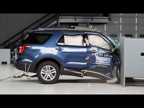 2018 Ford Explorer passenger-side small overlap IIHS crash test