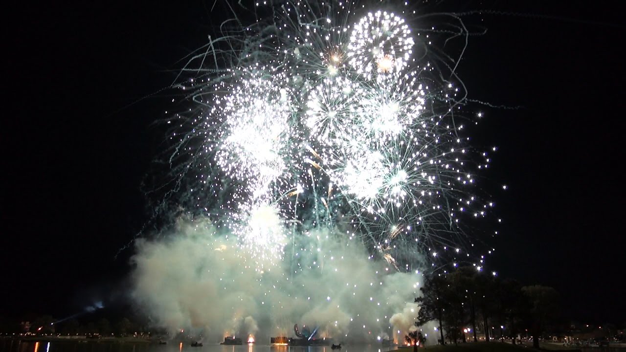 NEW Epcot IllumiNations Let There Be Peace On Earth Holiday Fireworks Tag 2016, Disney World