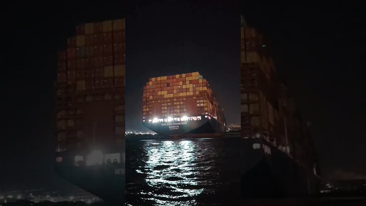 Moments of the MSC SAN FRANCISCO ship's maneuvering during its port entry 