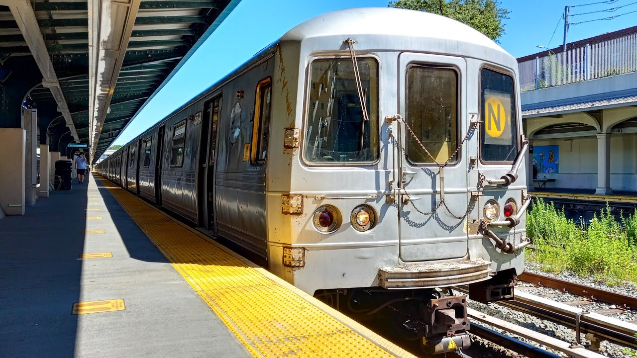 Ex- Pitkin R46 #5874 Departs Fort Hamilton on the (N) - YouTube