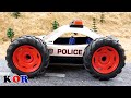 거대한 경찰 바퀴 장난감에 대한 새로운 재미있는 이야기