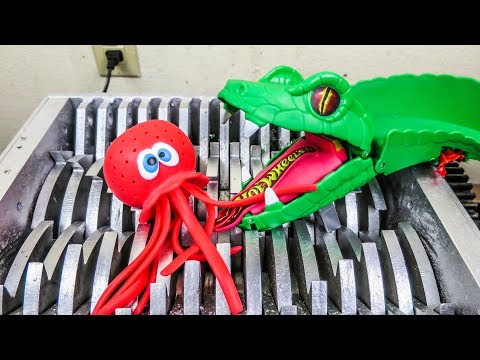 snake-eats-baby-octopus!-squeeze-toy-destroyed!-what's-inside-squishy-water-bath-toys-and-slime-toy?