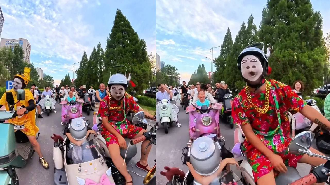 Dua orang yang memakai penutup kepala lucu membuat semua orang tertawa