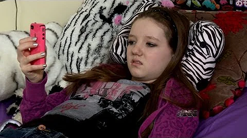 Brain-Dead Teen, Only Capable Of Rolling Eyes And Texting, To Be Euthanized - DayDayNews