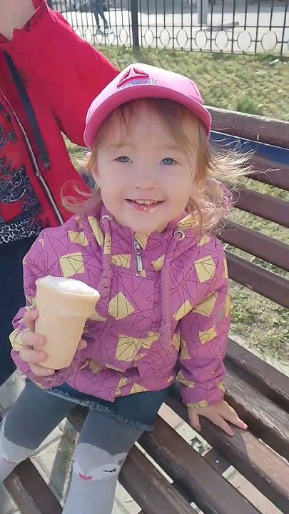 едим вместе вкусно мороженное #детям #baby #весело #малыши #едим # ...