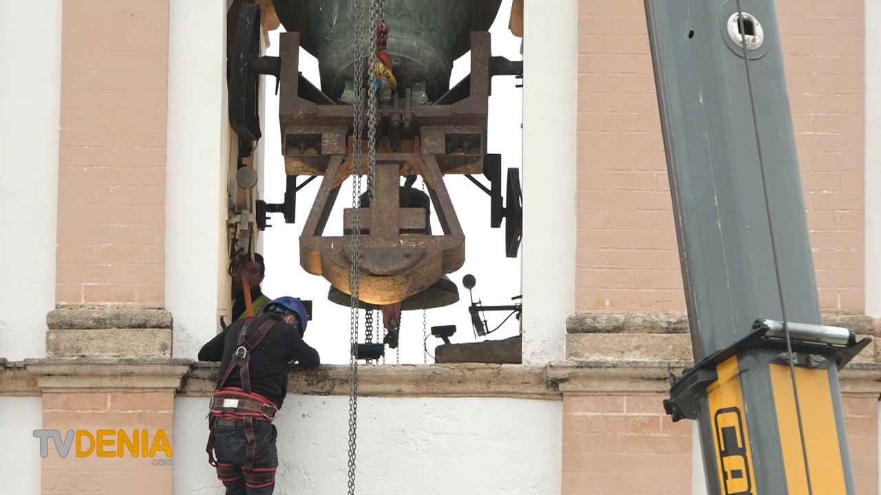 Dénia vive una jornada histórica con la bajada de las campanas de la Iglesia de la Asunción