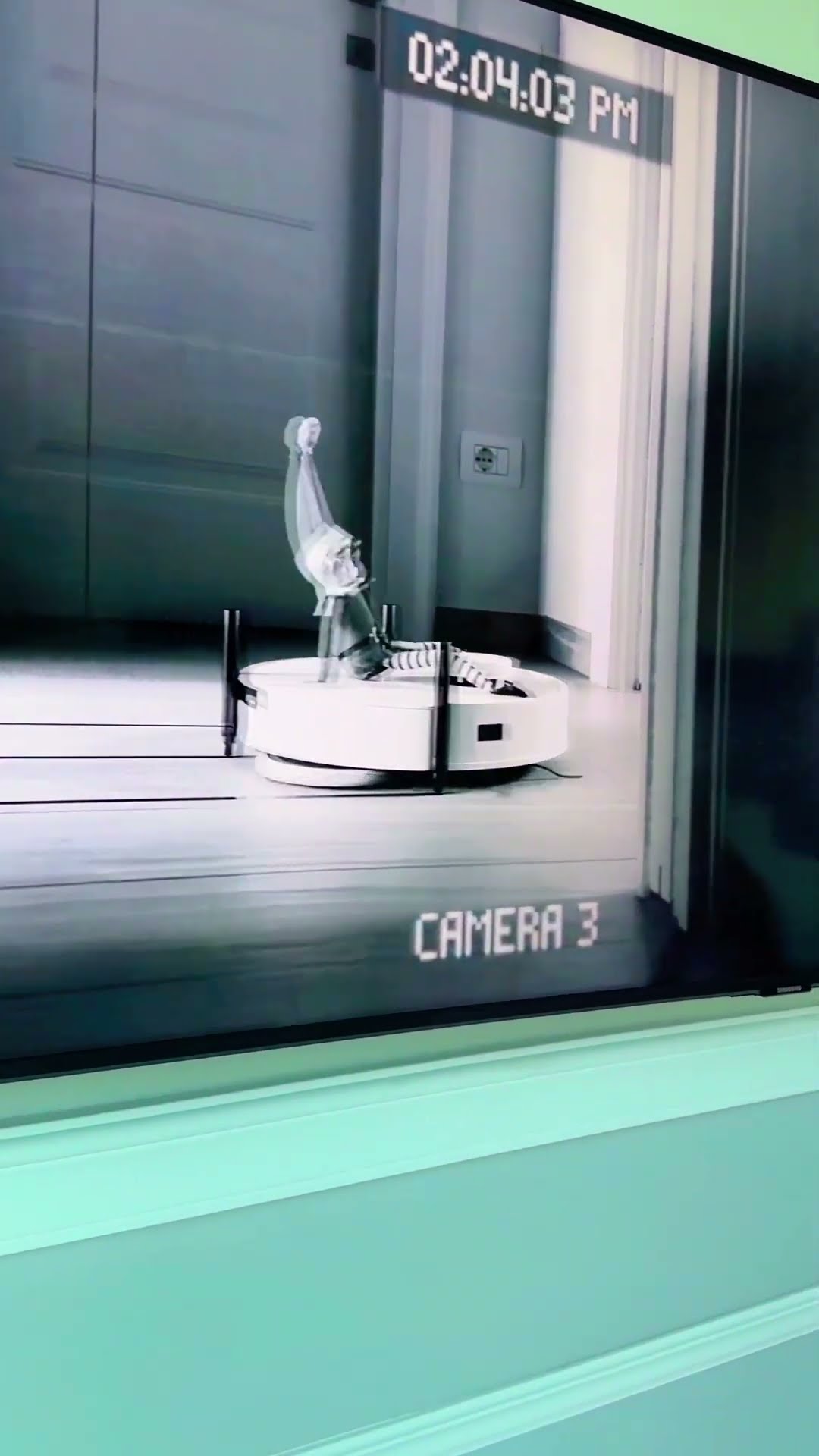 How? ? #vfx #visualeffects #funny #3d #holidayswithyoutube #elf #cctv