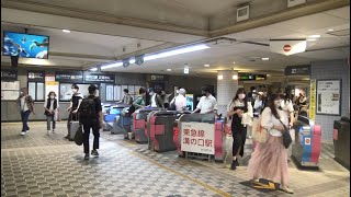 東急田園都市線の溝の口駅正面改札口の風景