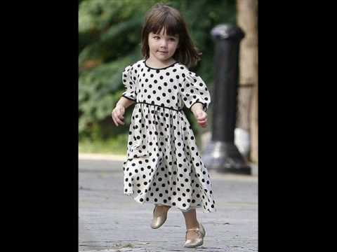 Video: Suri Cruise Nettovärde: Wiki, Gift, Familj, Bröllop, Lön, Syskon