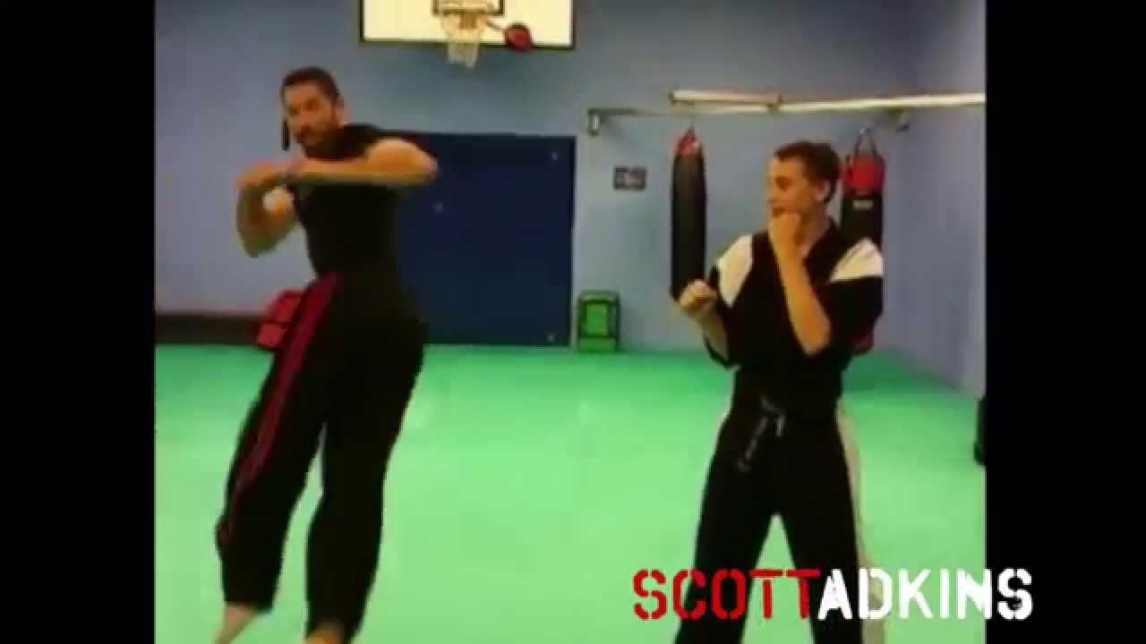 Скотт Эдкинс шпагат