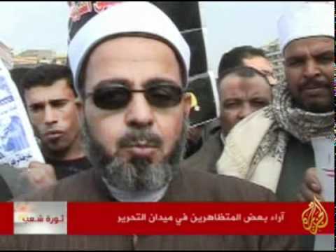 عدد من المواطنين المصريين بميدان التحرير