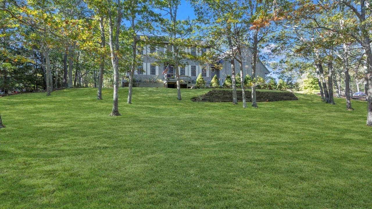 10 Nicole Ct, Manorville, NY