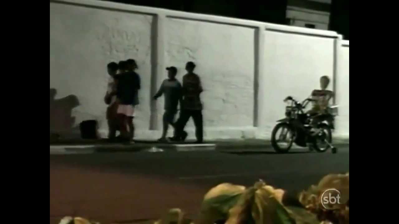 Camera Escondida Do Silvio Santos Caveira Na Moto Pegadinha Caveira Na Moto Silvio Santos Youtube