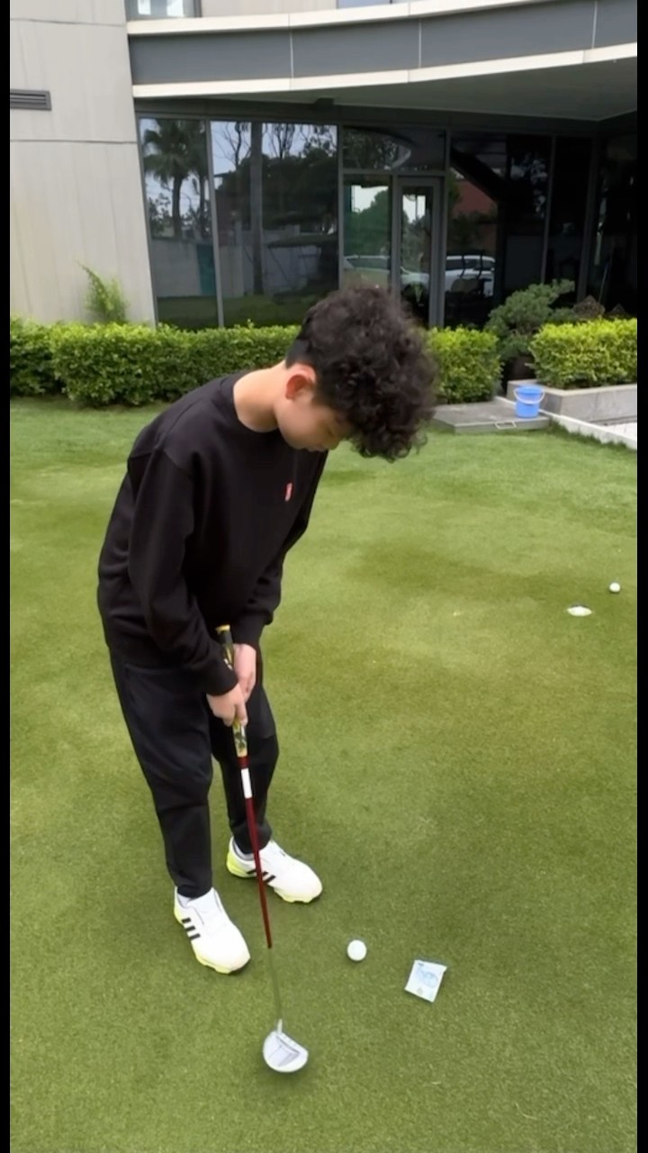 (Golf familyVN) thử thách đánh nhiều cú putter liên tiếp cái kết bất ngờ ??#funny #shorts #golf