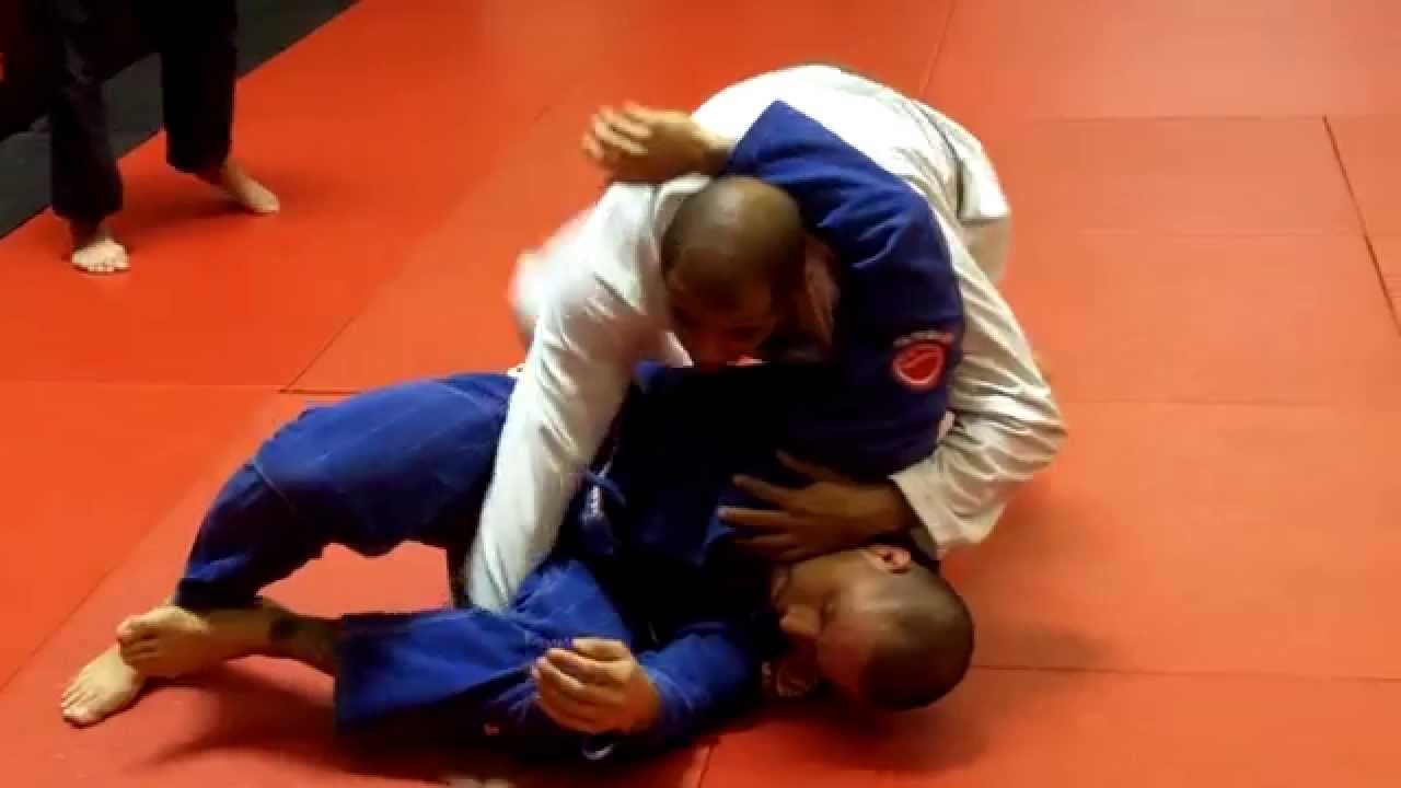 Jiu Jitsu Techniques - Lapel Choke from De La Riva Guard Pass - YouTube