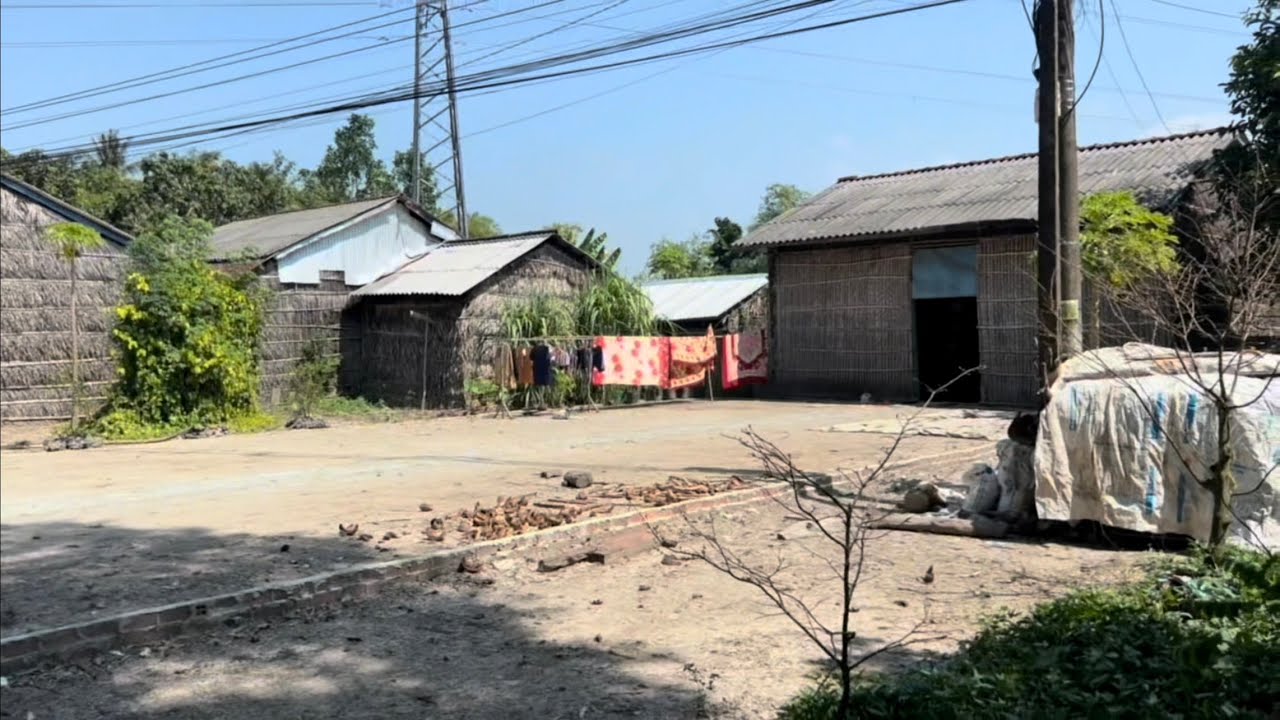 Khung Cảnh Làng Quê Miền Tây, Xóm Nhà Lá Nghèo Người Khơme, Cụ Bà Neo Đơn Gói Bánh Tét Bán Tết