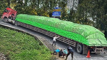 BIKIN SESAK NAFAS !!! JALAN SAMPAI BERGETAR, Truk Terpanjang Diragukan Bisa Lewat di Sitinjau Lauik