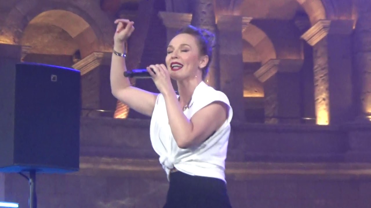 Альбина джанабаева. Самба белого мотылька клип. Альбина джанабаева 2023. Альбина джанабаева самба белого мотылька. Самбо белого мотылька у открытого огонька валерий меладзе.