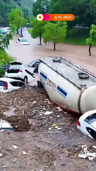 In China, floods create 'waterfall' in Chongqing