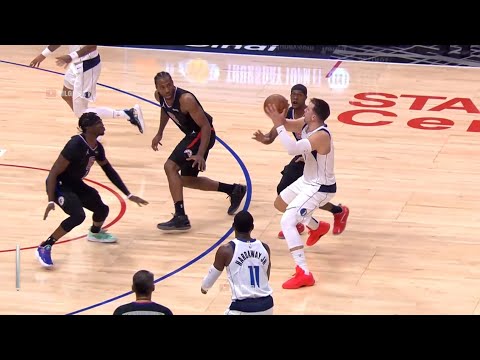 Luka Doncic clowning the Clippers with a one-legged fadeaway 3😬 Mavericks vs Clippers Game 2