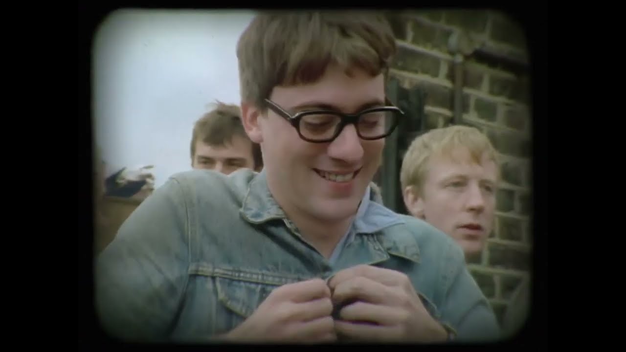 Blur - Archive Footage from 'To The End' Documentary