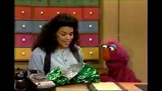 Sesame Street - Telly And The Balloon