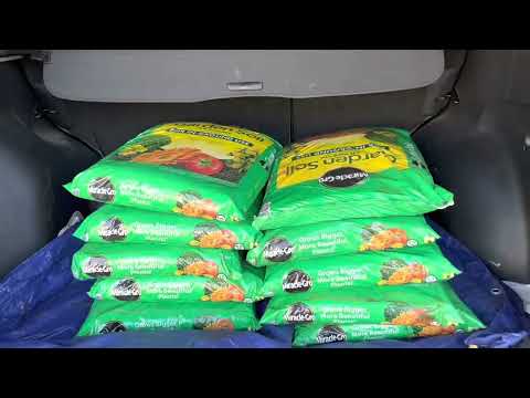 Video Chia sẻ Lowe's đang bán phân đất Garden soil của hảng... - youtube