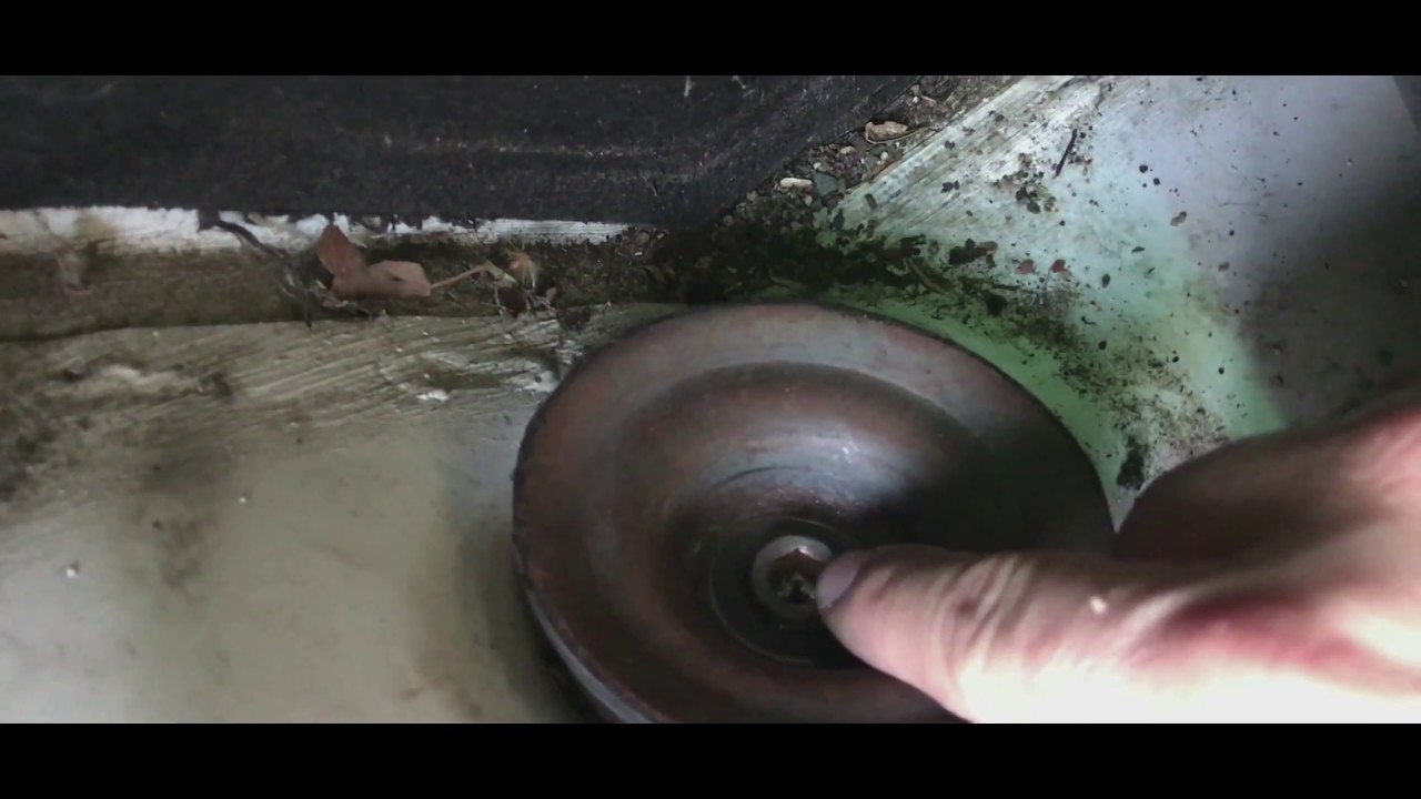 How To Remove / Replace Front Struts / Shocks on Mercedes Sprinter ...