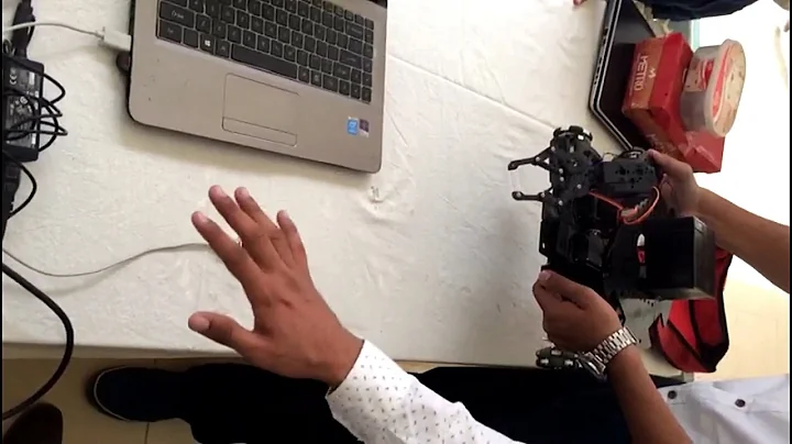 Hand Gestures Controlled Hand gripper Robot | Robotic Arm Robot with leap motion