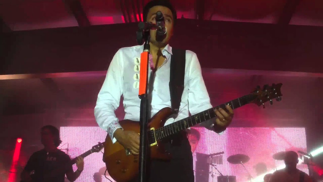 COMER A BESOS: Acordes y Letra para Guitarra, Ukulele, Bajo y Piano (los  Temerarios)