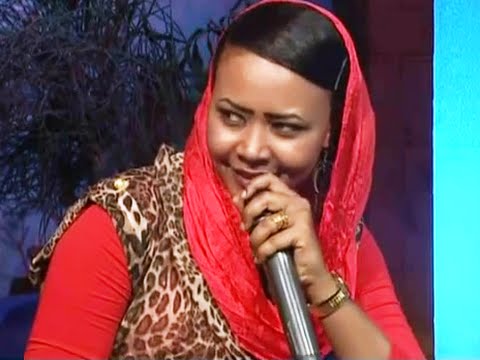 الفنانة مكارم بشير خايفة
