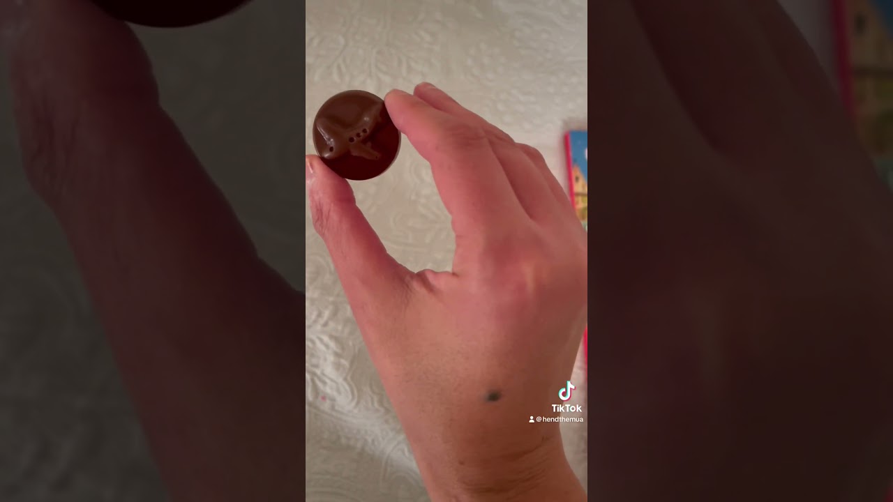 Let’s Open Up The Windel Advent Chocolate Calendar ( Day 2 ) 