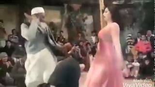 Funny Dance Of Pakistani Old Man With Beautiful Girl On A Wedding Cermony || Funny Video