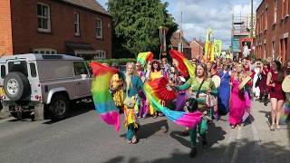 女神信仰のパレード(?)＠グラストンベリー