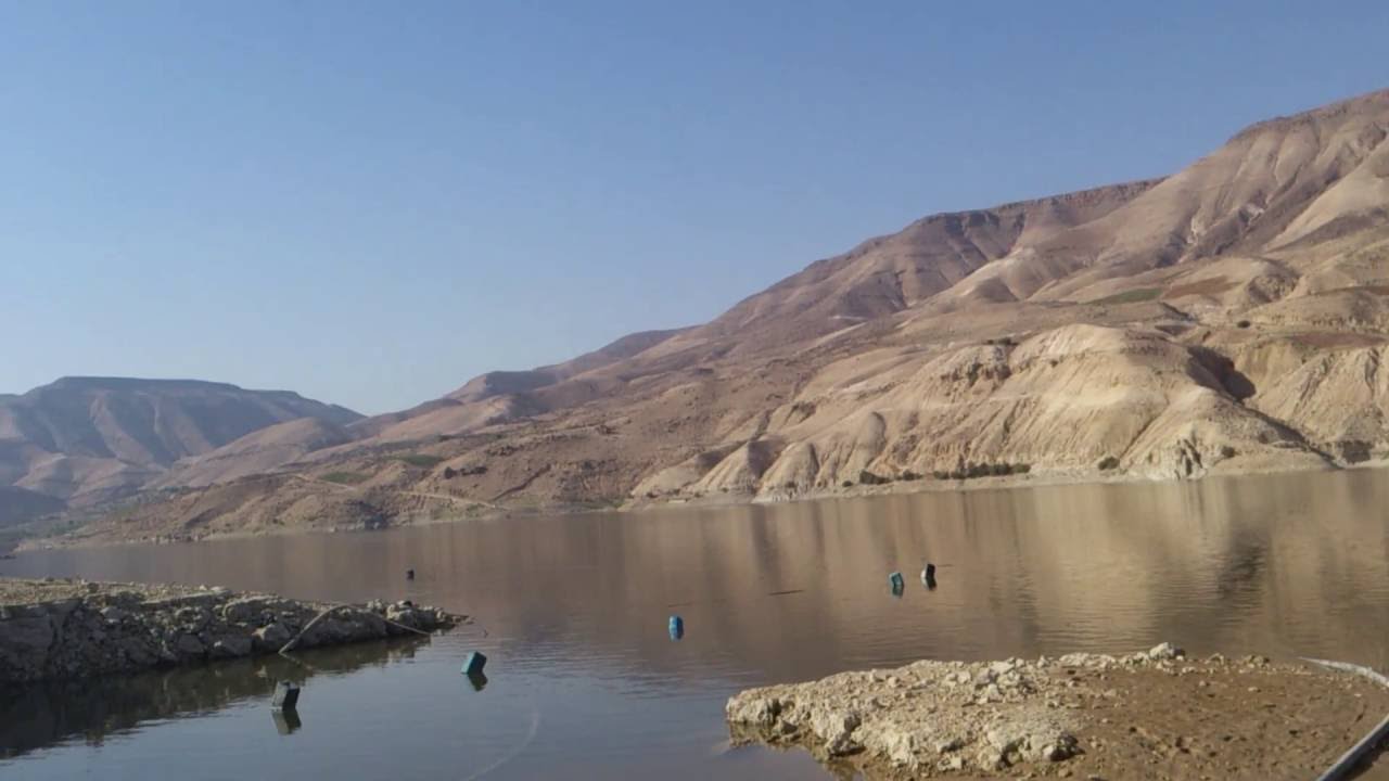 مدخل بحيرة سد الموجب