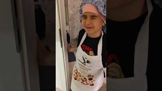 Mami mi-a făcut-o o clătită specială 😻😻😻