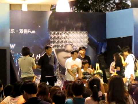 A dedicated dance from one of the fan @ Show Luo's 2010 Luo Sheng Men Autography Session