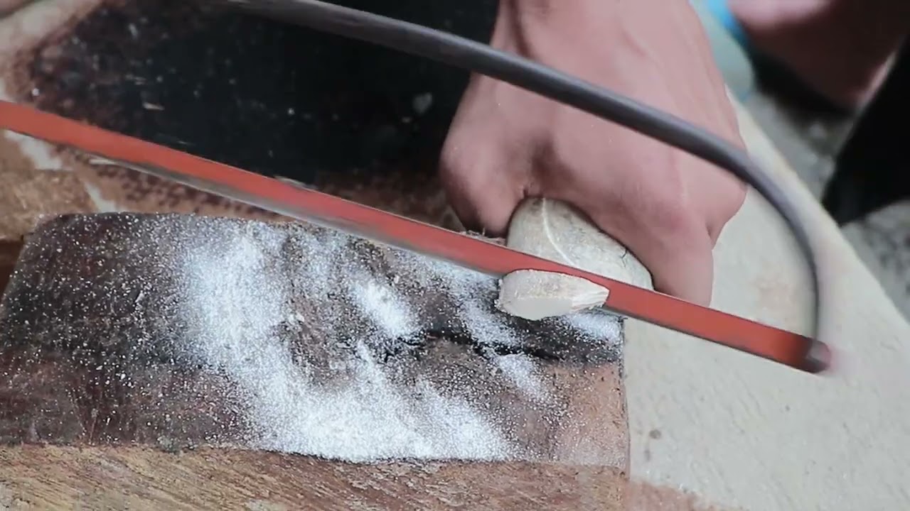 LOMBA KRIYA FLS3N 2025, SMA NEGERI 1 TAMPAKSIRING, KERAJINAN KALUNG BERBAHAN TULANG