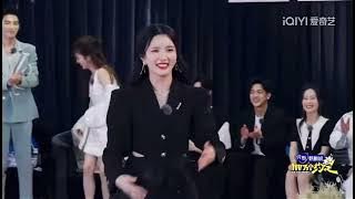 [Funny] Liu XieNing teaches BaiLu dance BonBon Girls